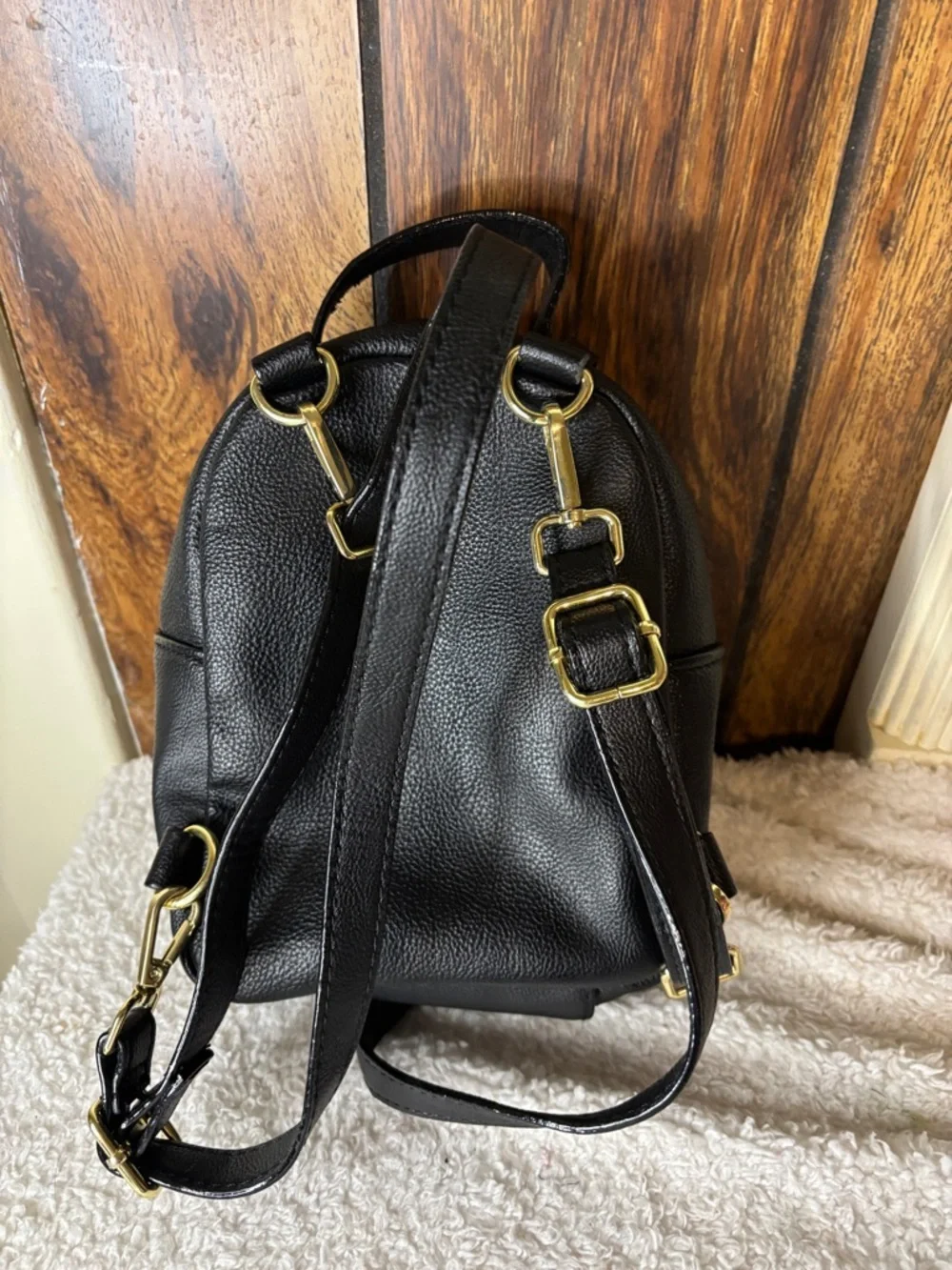 Betsey Johnson Dog Face Mini Backpack for Pets Lovers Black/White - Picture 2 of 7